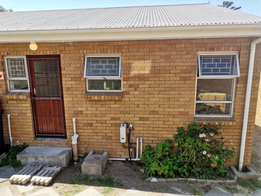 2 Bedroom Property for Sale in Oakglen Western Cape